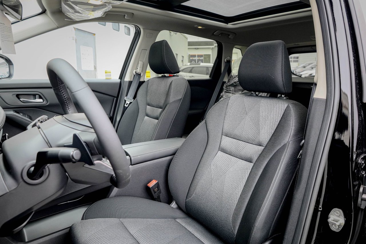 2026 Nissan Rogue SV Moonroof-12