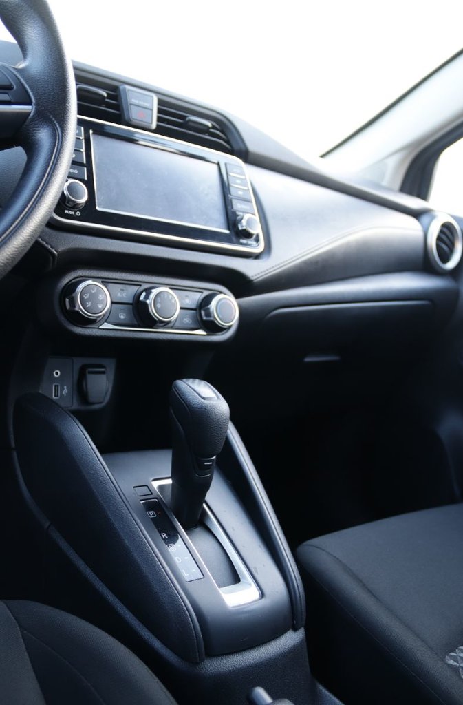 2022 Nissan Versa S-17