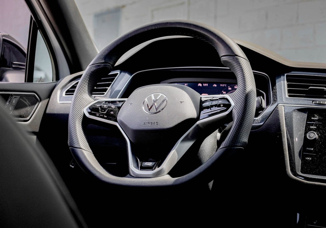 2024 Volkswagen Tiguan Comfortline R-Line Black Edition-16