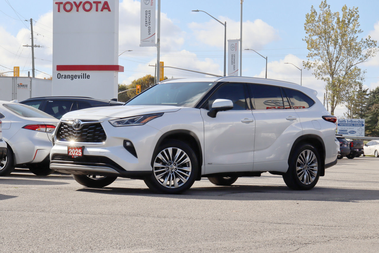 White (Wind Chill Pearl) 2025 Toyota Highlander Hybrid SUV / Crossover All-Wheel Drive
