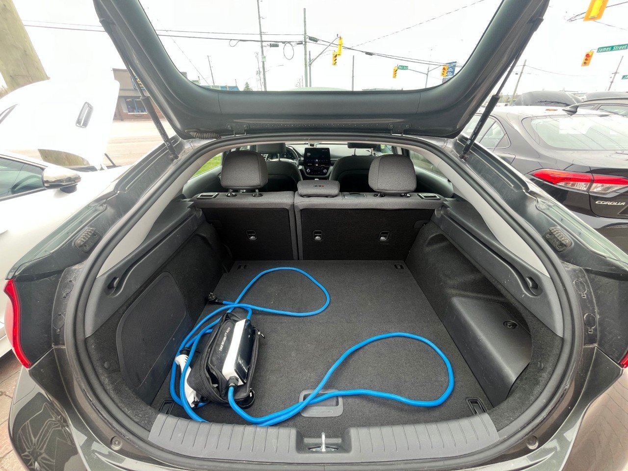 2020 Hyundai Ioniq Plug-In Hybrid Preferred-17