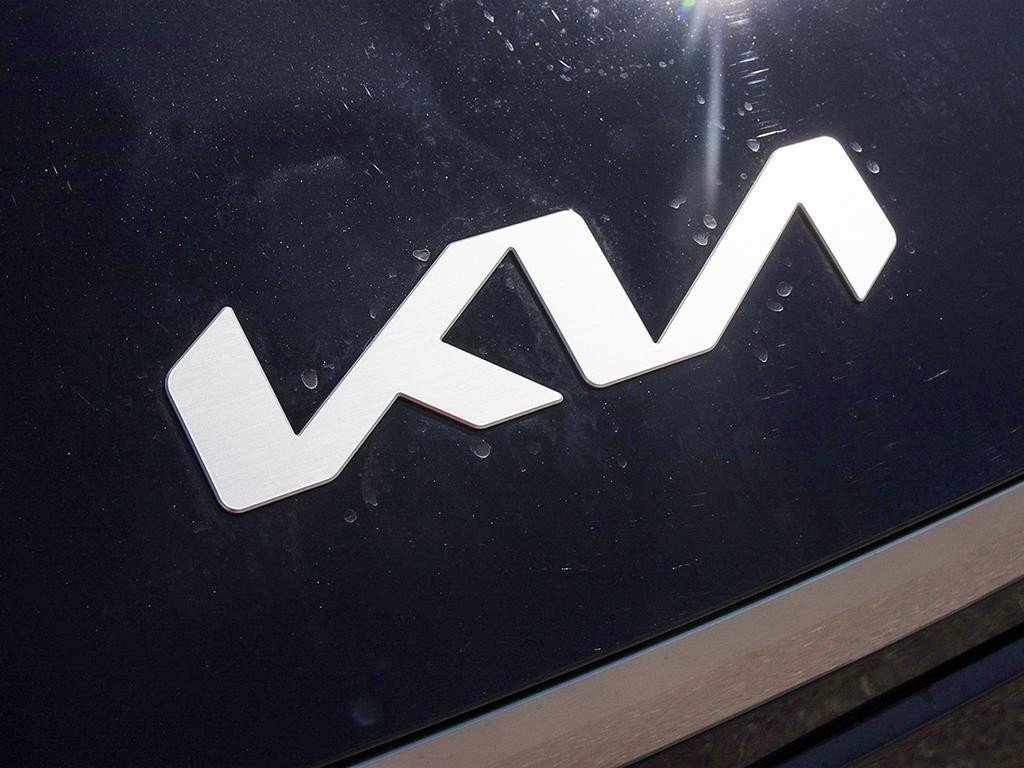 2026 Kia EV9 Land AWD w/ Plus Package-9
