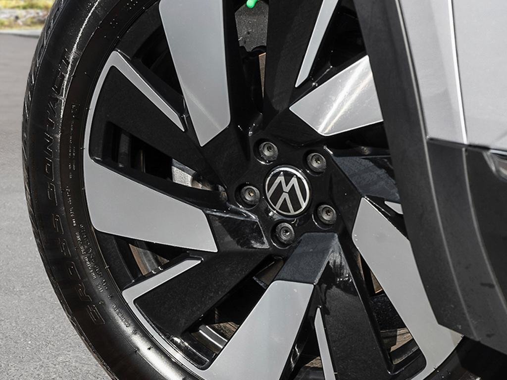 2025 Volkswagen Atlas Cross Sport Highline Black Wheel Package / Oryx White Pearl