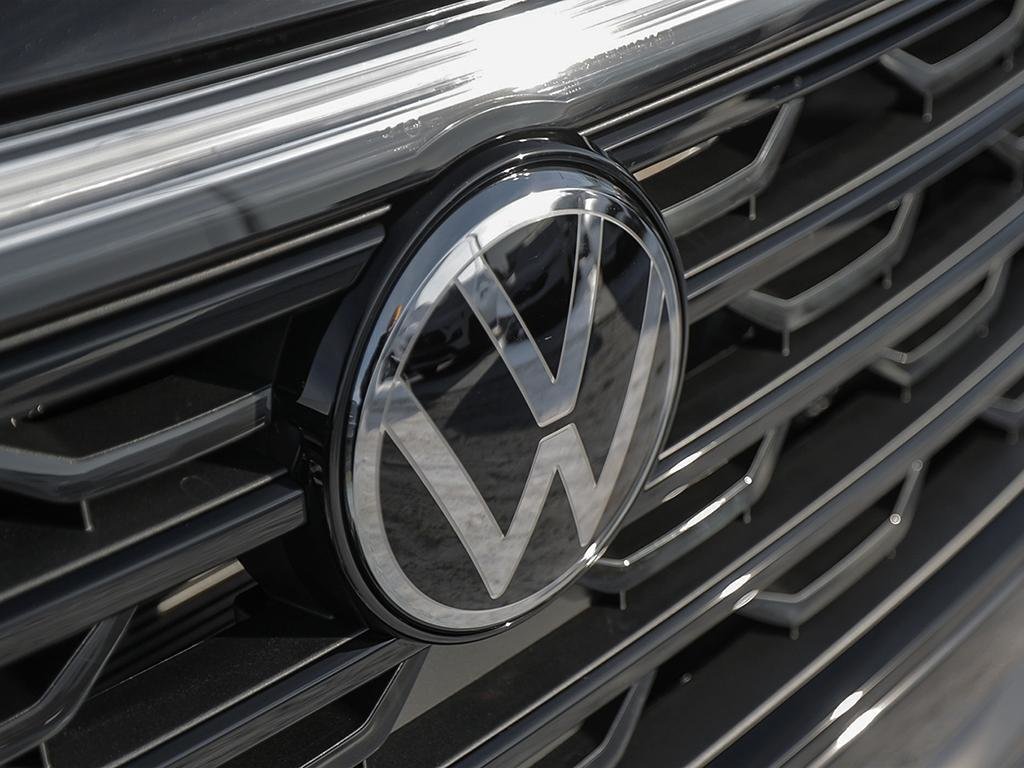 2025 Volkswagen Atlas Cross Sport Comfortline R-Line Black Edition No Options / Deep Black Pearl