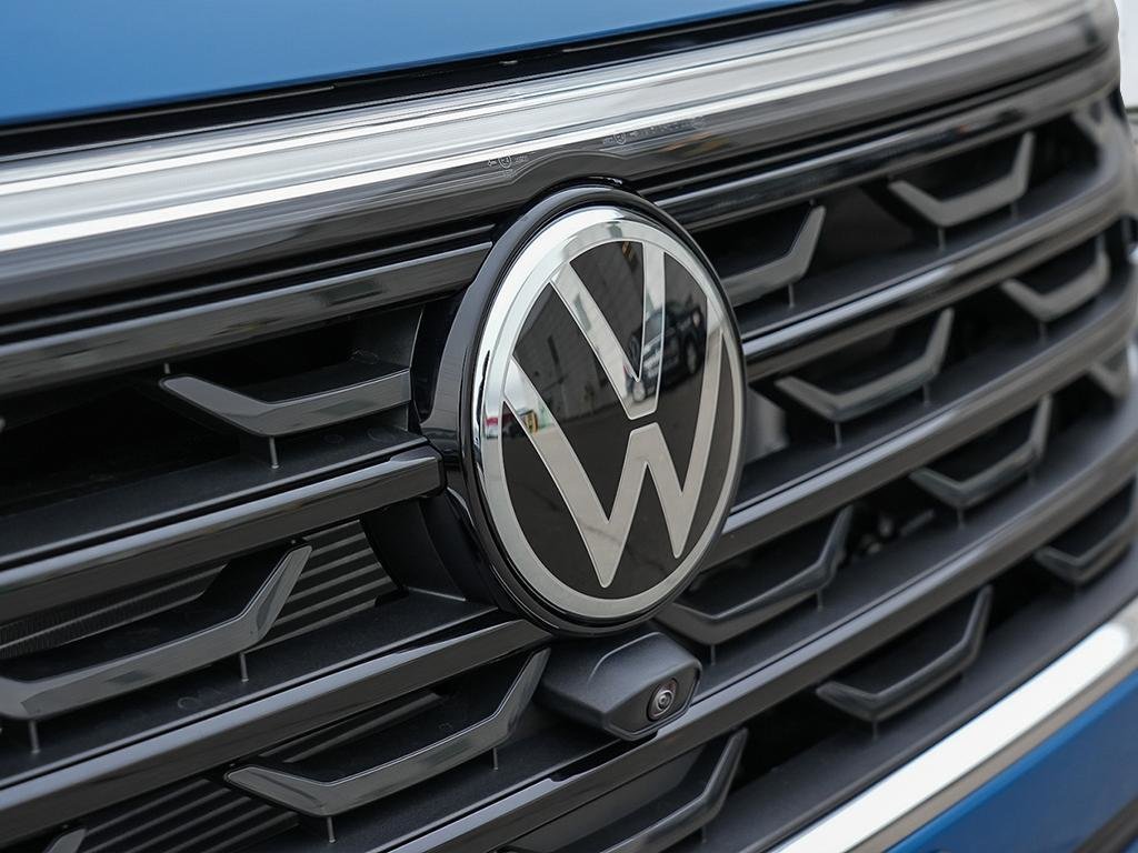 2025 Volkswagen Atlas Execline No Options / Mountain Lake Blue Metallic