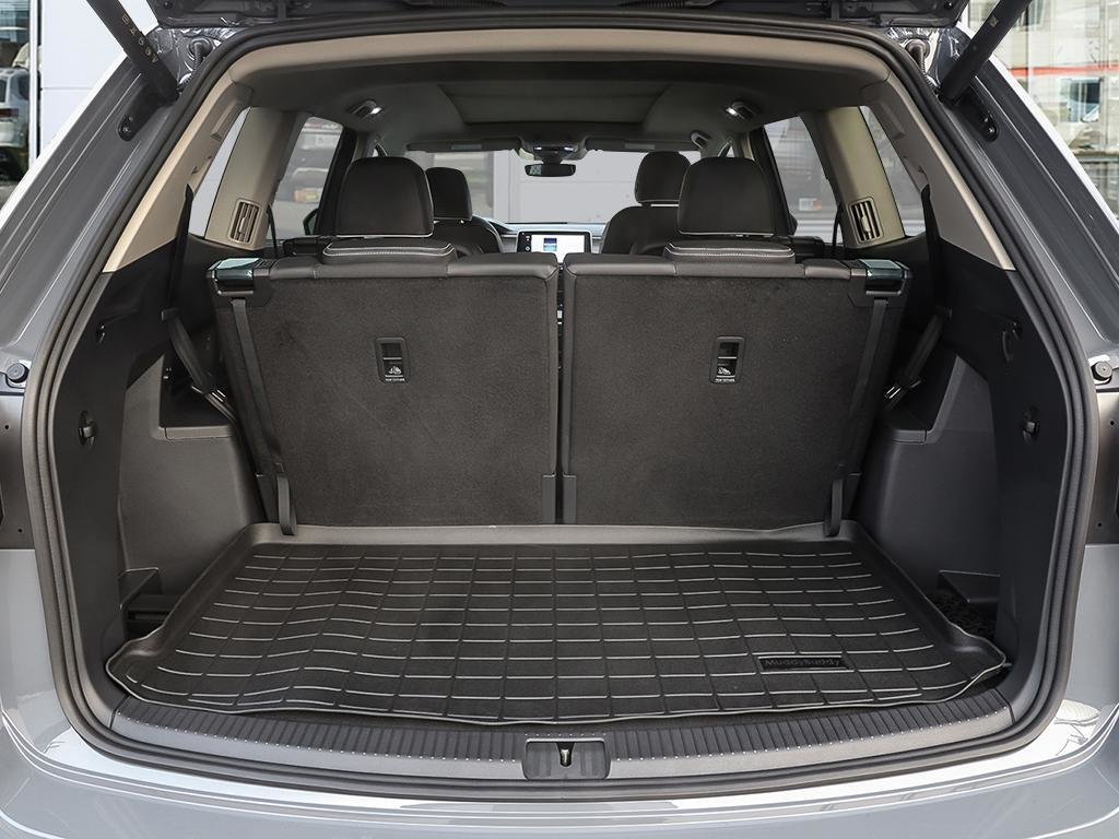 2025 Volkswagen Atlas Execline No Options / Pure Gray