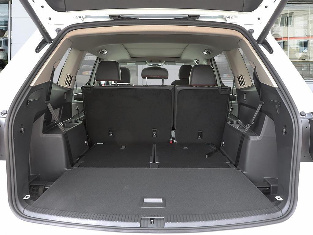 2025 Volkswagen Atlas Peak Edition No Options / Pure White
