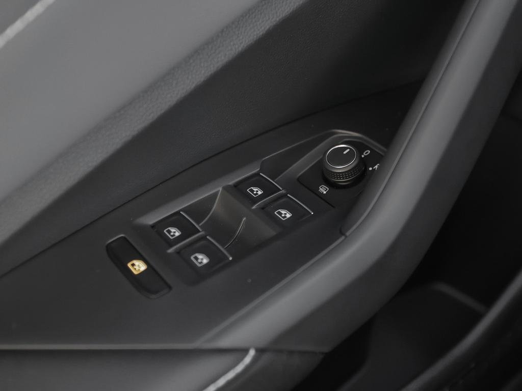 2025 Volkswagen Jetta Highline Beats Audio Removal / Kings Red Metallic
