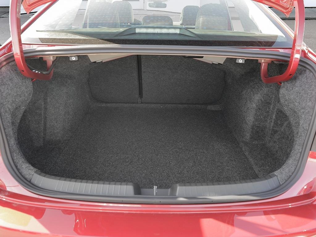 2025 Volkswagen Jetta Highline Beats Audio Removal / Kings Red Metallic