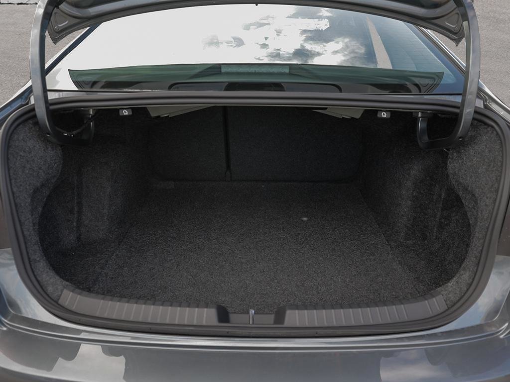 2025 Volkswagen Jetta Comfortline Sport Package / Platinum Gray Metallic