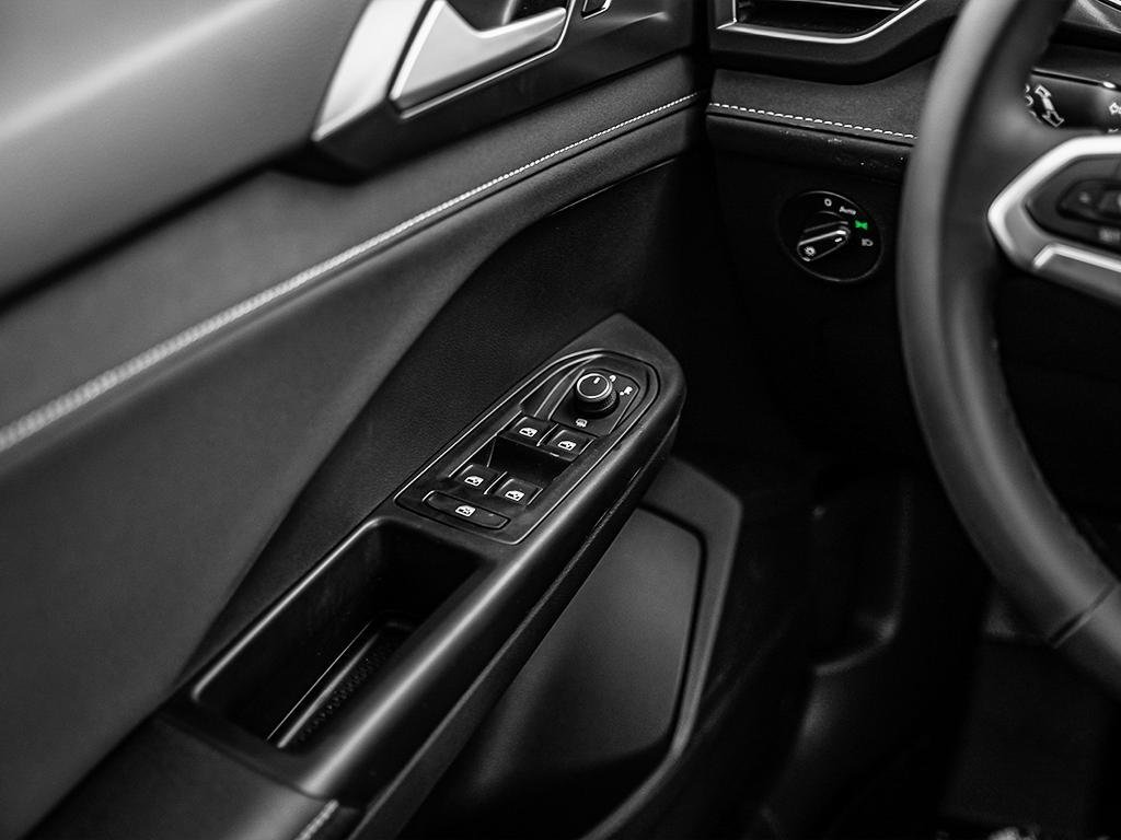 2025 Volkswagen Taos Comfortline Black Edition No Options / Pure White