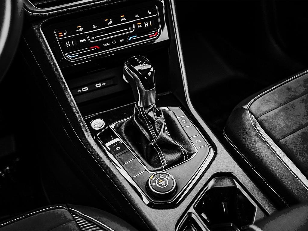 2025 Volkswagen Taos Comfortline Black Edition No Options / Pure White