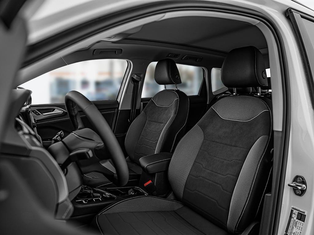 2025 Volkswagen Taos Comfortline Black Edition No Options / Pure White