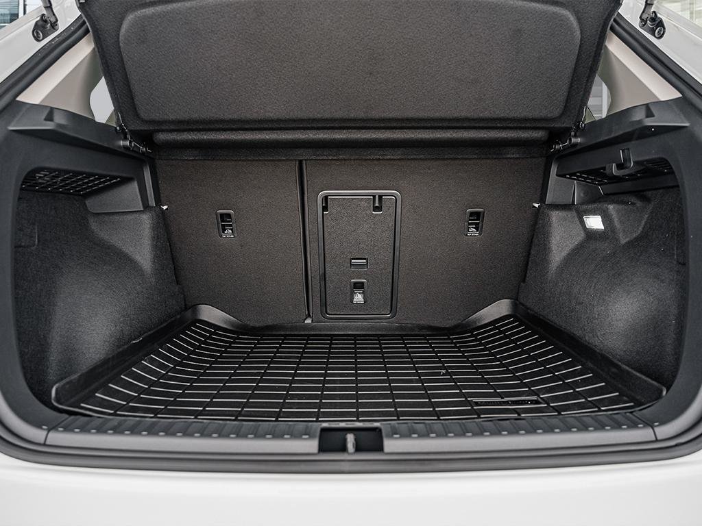 2025 Volkswagen Taos Comfortline Black Edition No Options / Pure White