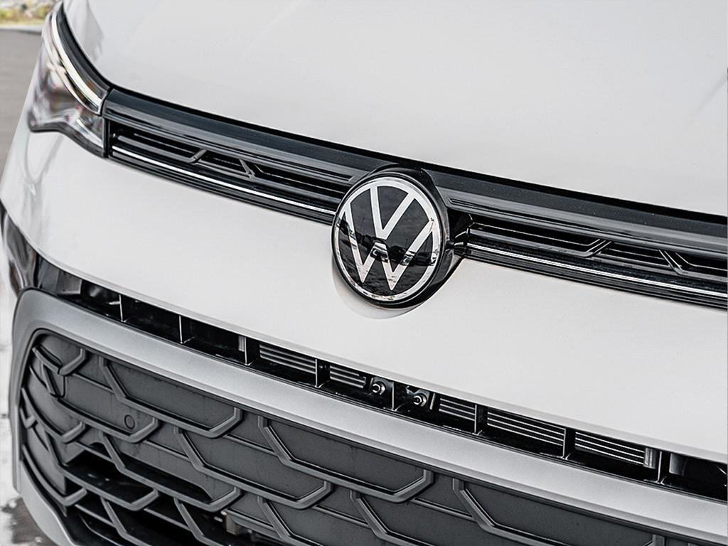 2025 Volkswagen Taos Comfortline No Options / Pure White