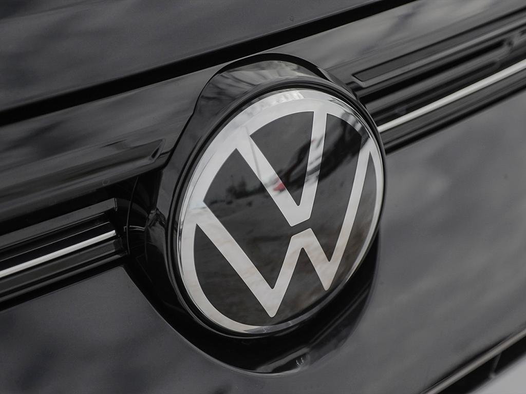 2025 Volkswagen Taos Comfortline No Options / Deep Black Pearl