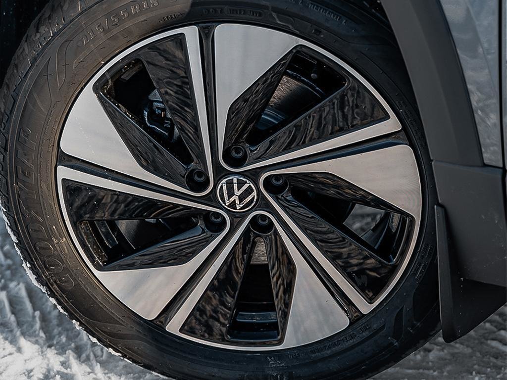 2025 Volkswagen Taos Highline No Options / Platinum Gray Metallic