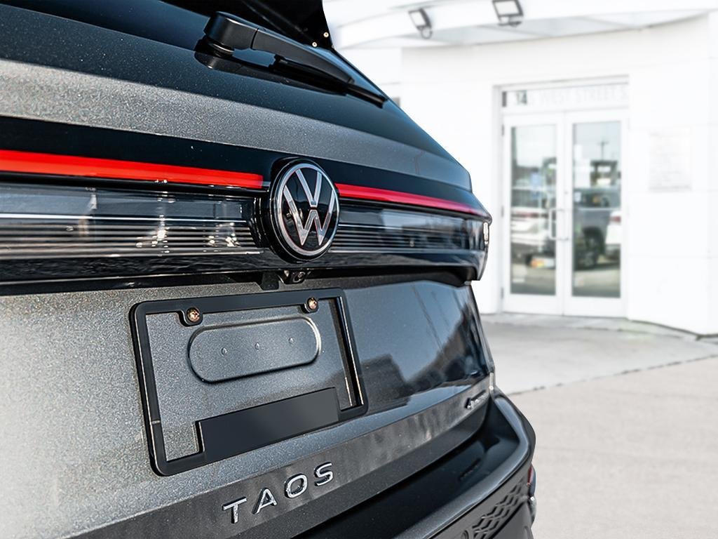 2025 Volkswagen Taos Highline No Options / Platinum Gray Metallic