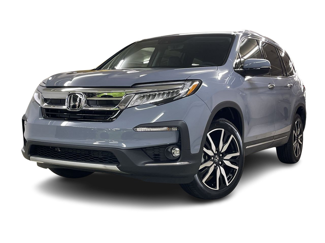 2022 Honda Pilot Touring AWD with Rear Captain's Chairs
