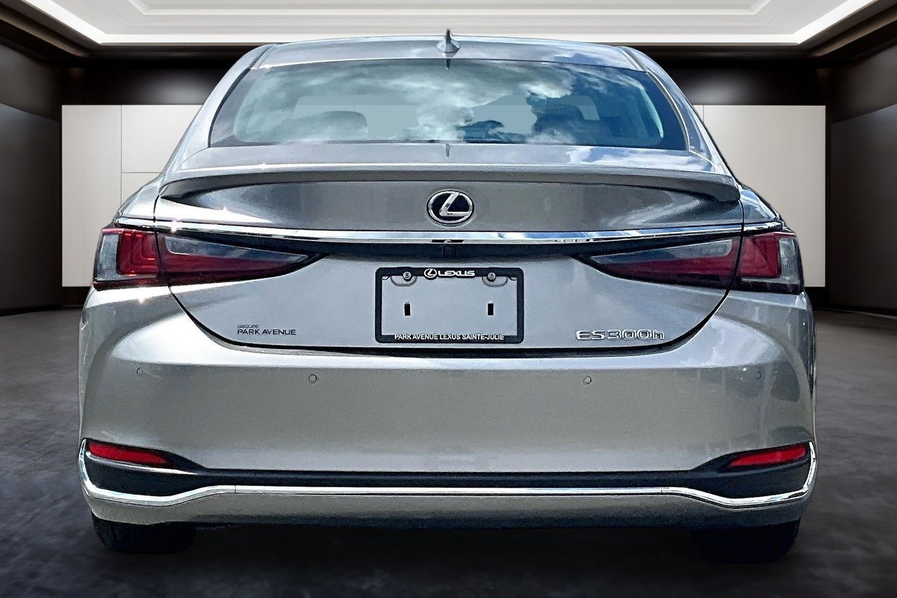 2021 Lexus ES