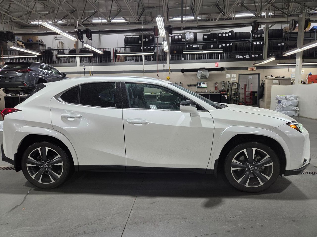 Lexus UX 2024