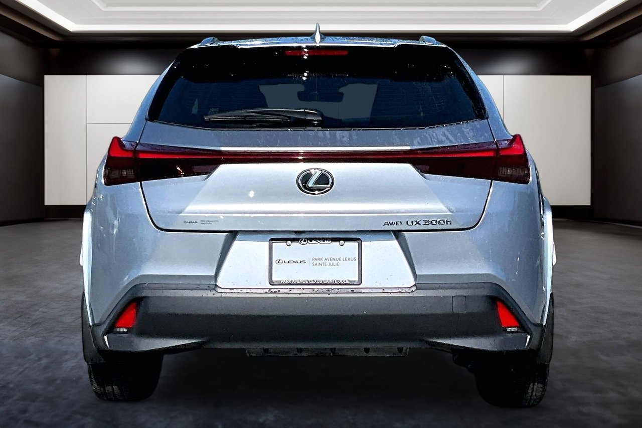 Lexus UX 2026