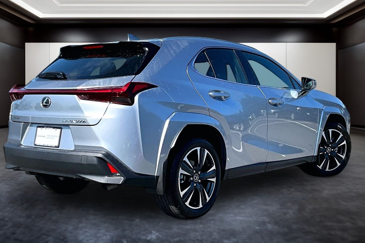 Lexus UX 2026