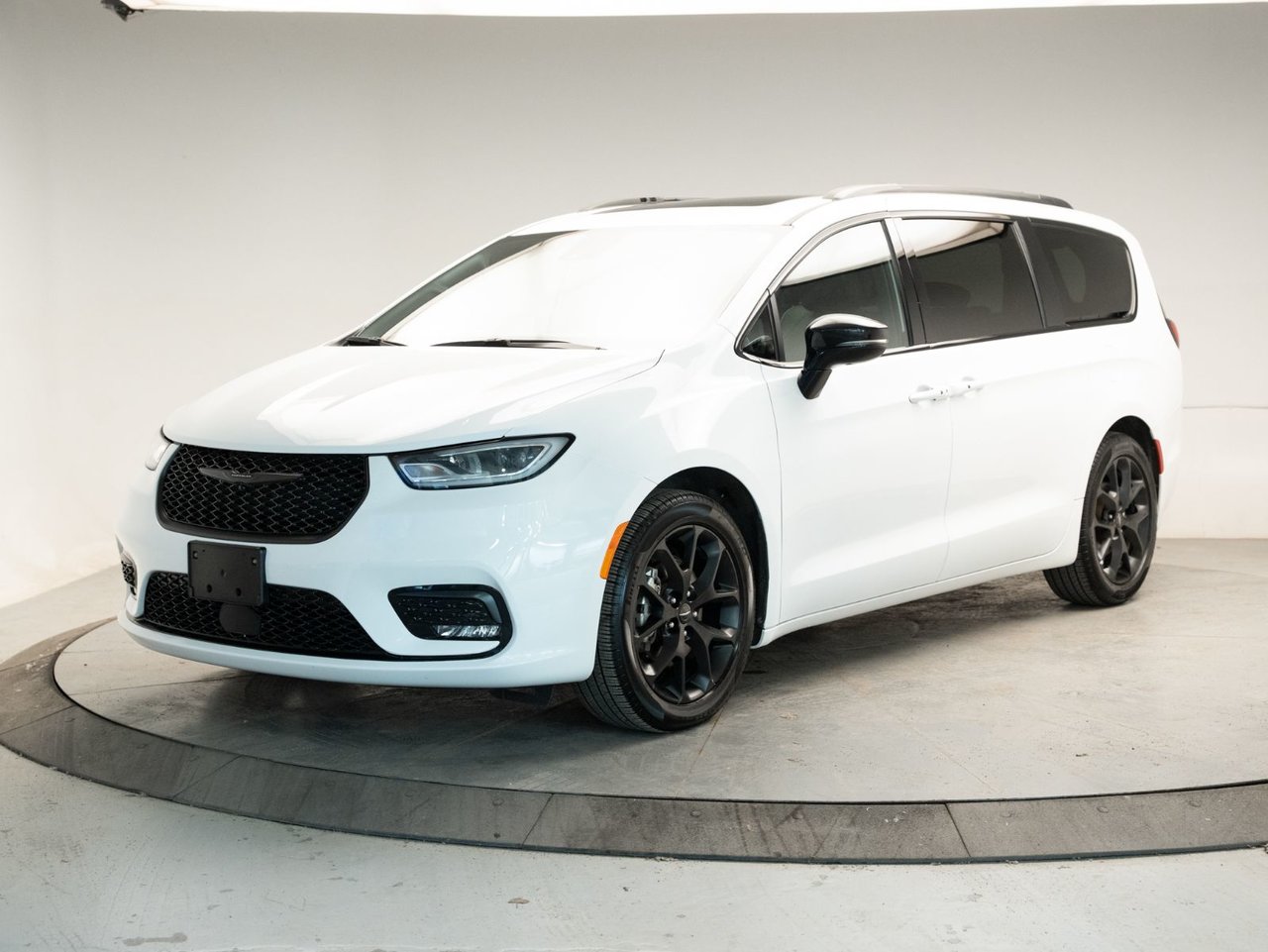 Bright White 2025 Chrysler Pacifica Minivan Front-Wheel Drive Automatic