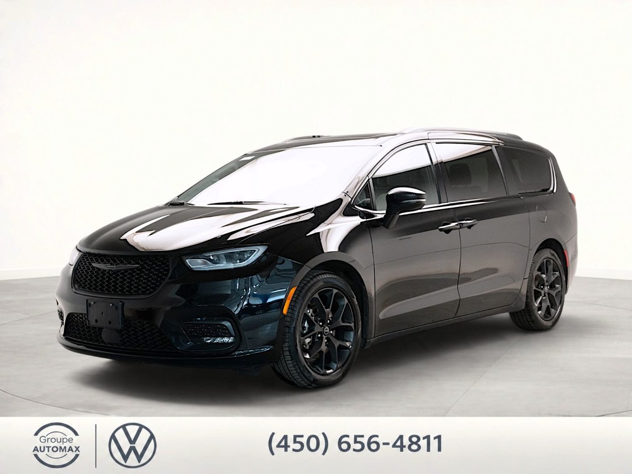 Black 2025 Chrysler Pacifica Minivan Front-Wheel Drive Automatic