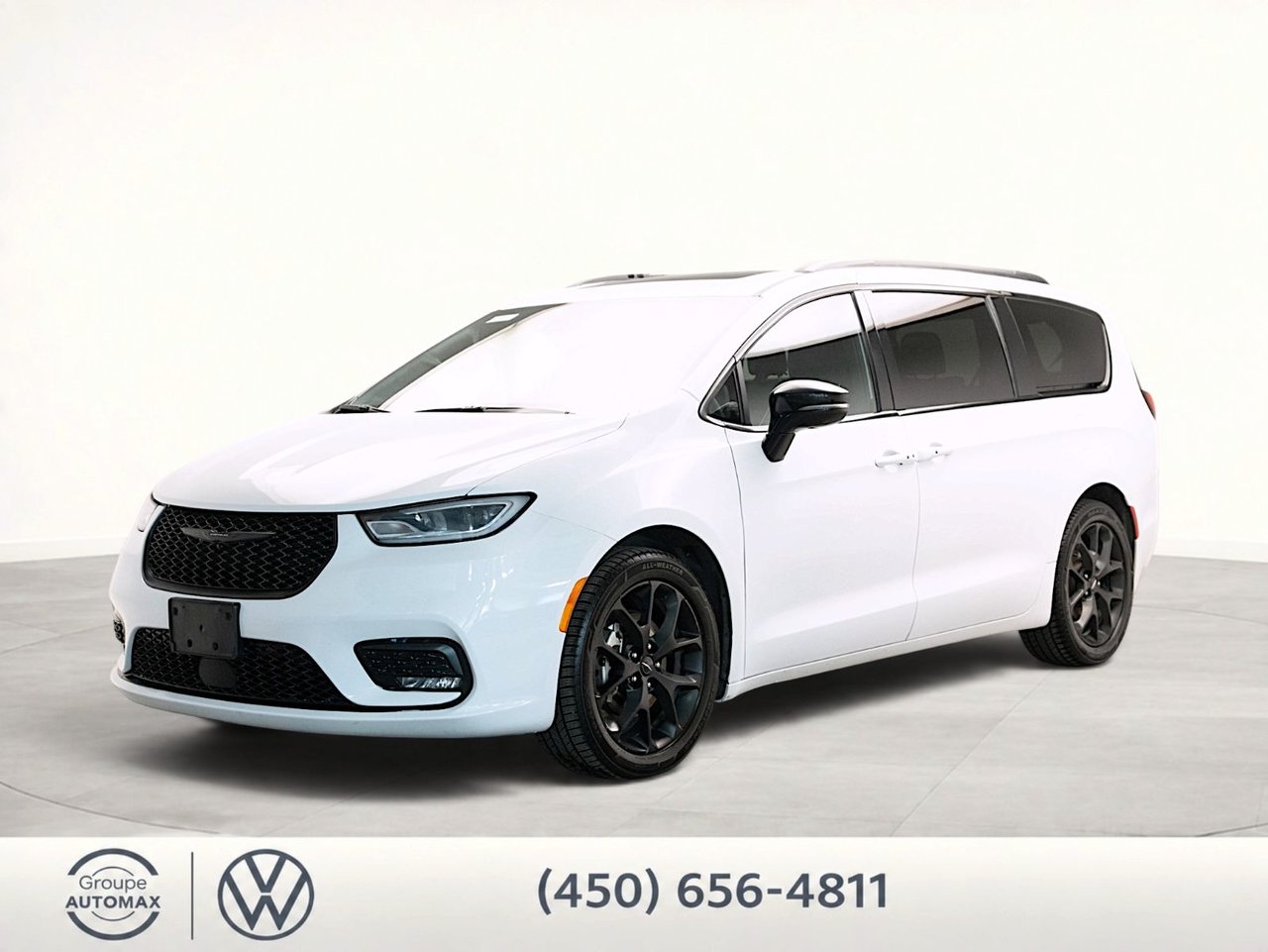 White 2025 Chrysler Pacifica Minivan Front-Wheel Drive Automatic