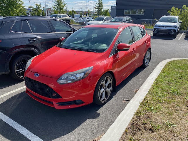Red 2014 Ford Focus Hatchback Front-Wheel Drive Manual