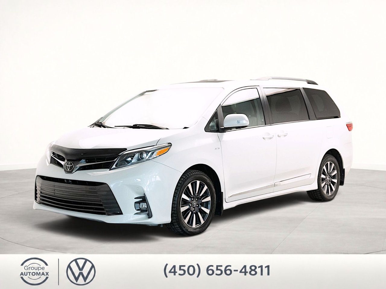 White 2018 Toyota Sienna Minivan All-Wheel Drive Automatic