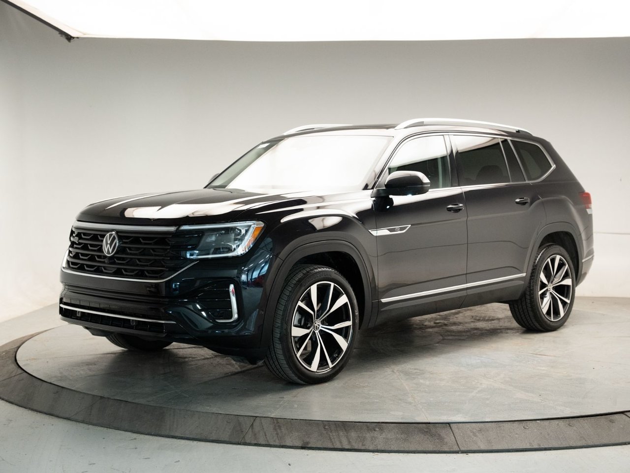 Deep Black Pearl 2024 Volkswagen Atlas SUV / Crossover All-Wheel Drive Automatic
