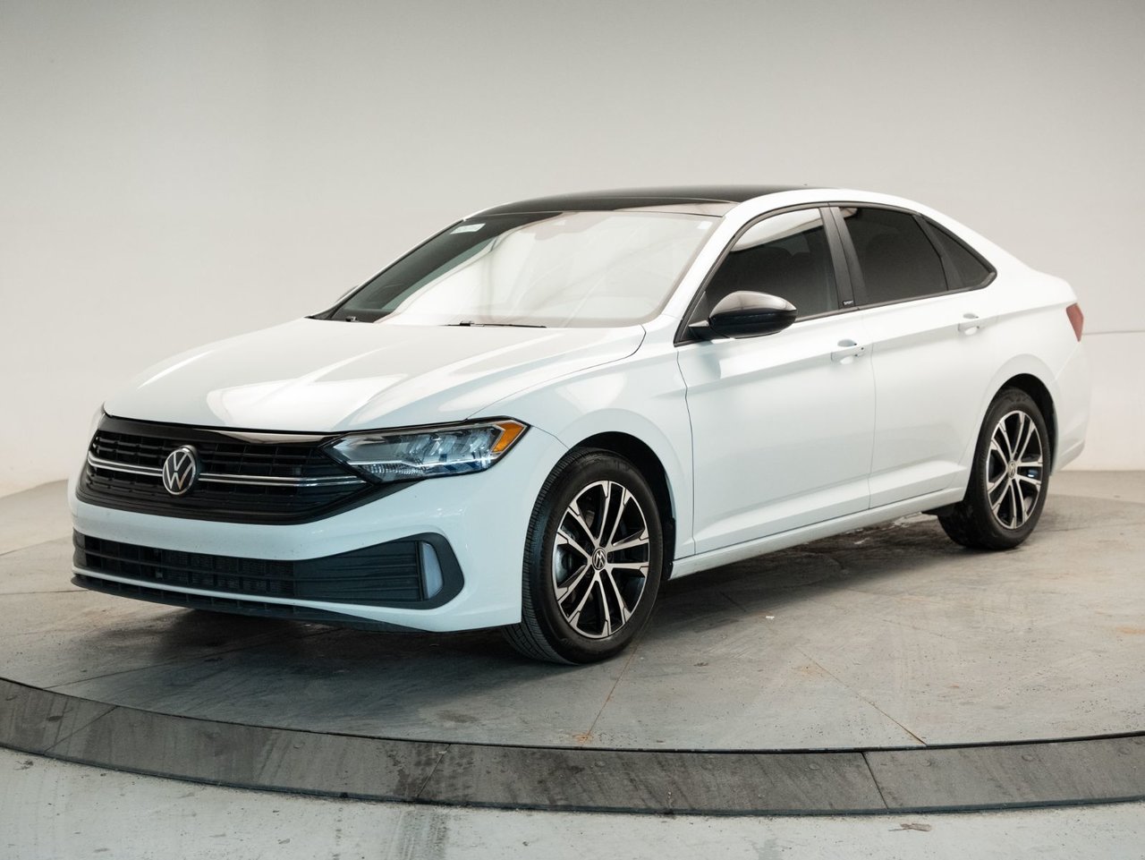 Pure White 2024 Volkswagen Jetta 1.5T Comfortline FWD Sedan Manual
