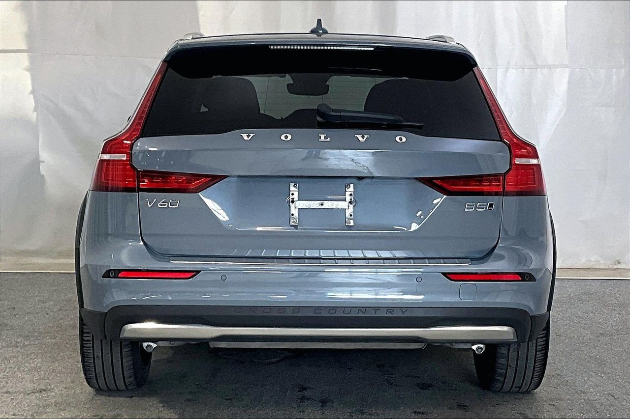 2023 Volvo V60 Cross Country