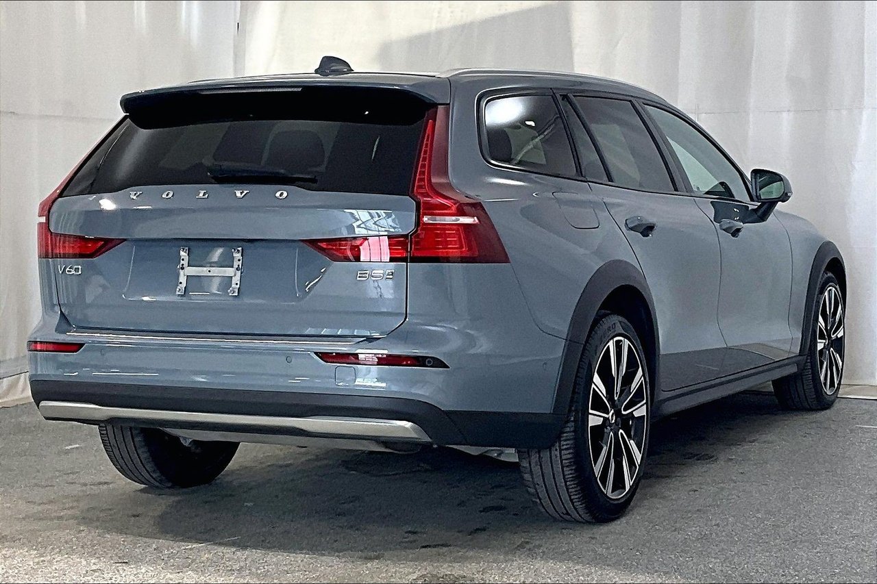 2023 Volvo V60 Cross Country
