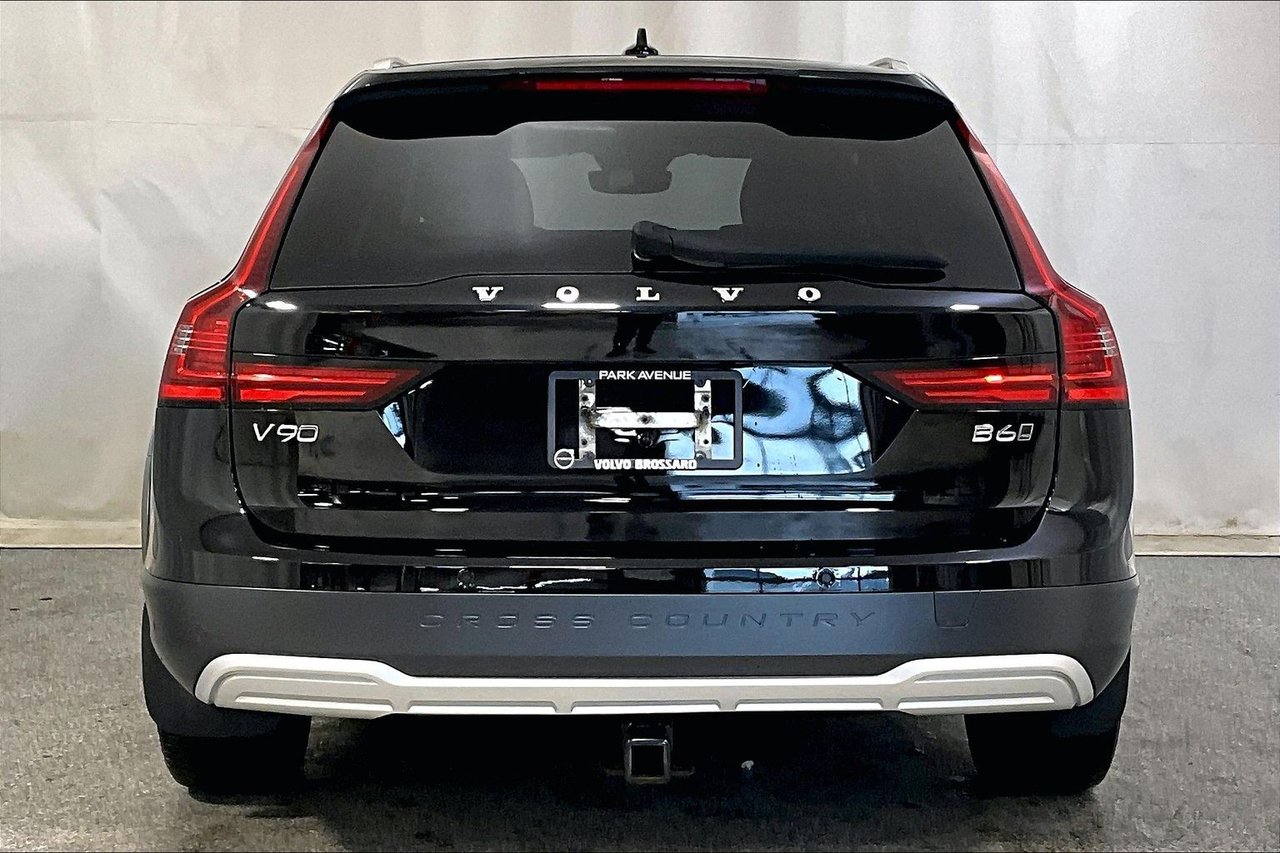 2022 Volvo V90 Cross Country