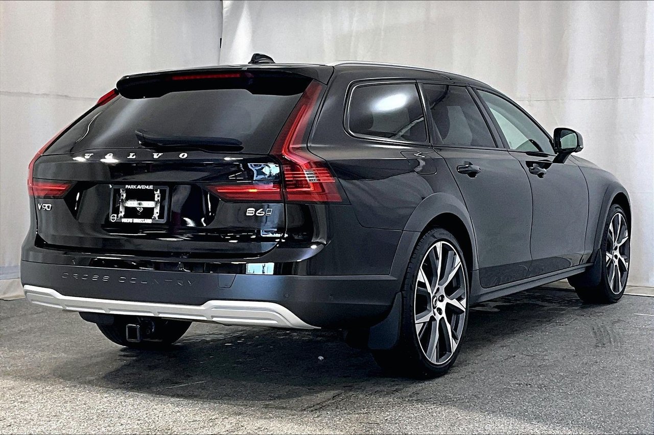 2022 Volvo V90 Cross Country