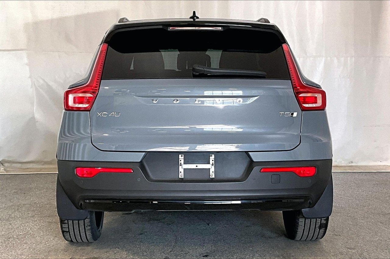 2022 Volvo XC40