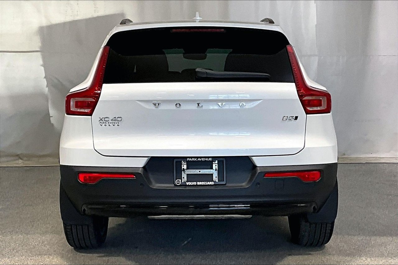2025 Volvo XC40
