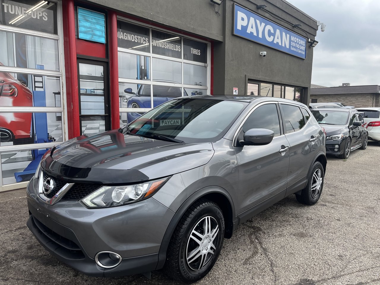 Gray 2017 Nissan Qashqai SUV / Crossover Automatic