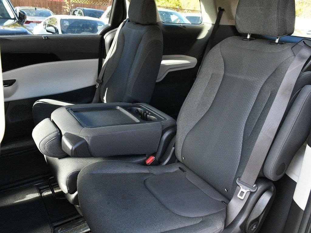 2024 Kia Carnival LX+-12