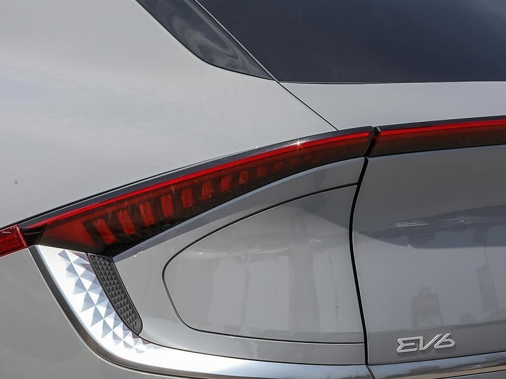 2025 Kia EV6 Land AWD w/ Premium Pkg-9