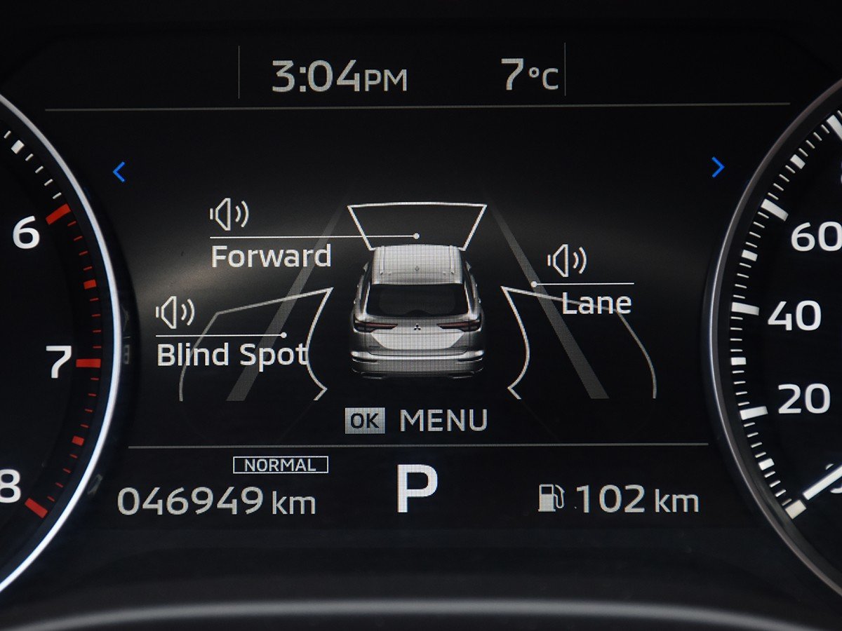 2023 Mitsubishi Outlander LE-18