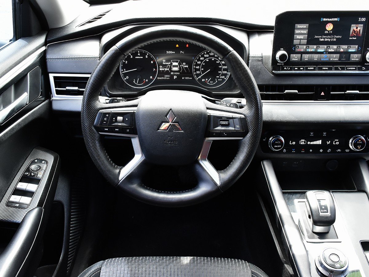 2023 Mitsubishi Outlander LE-14