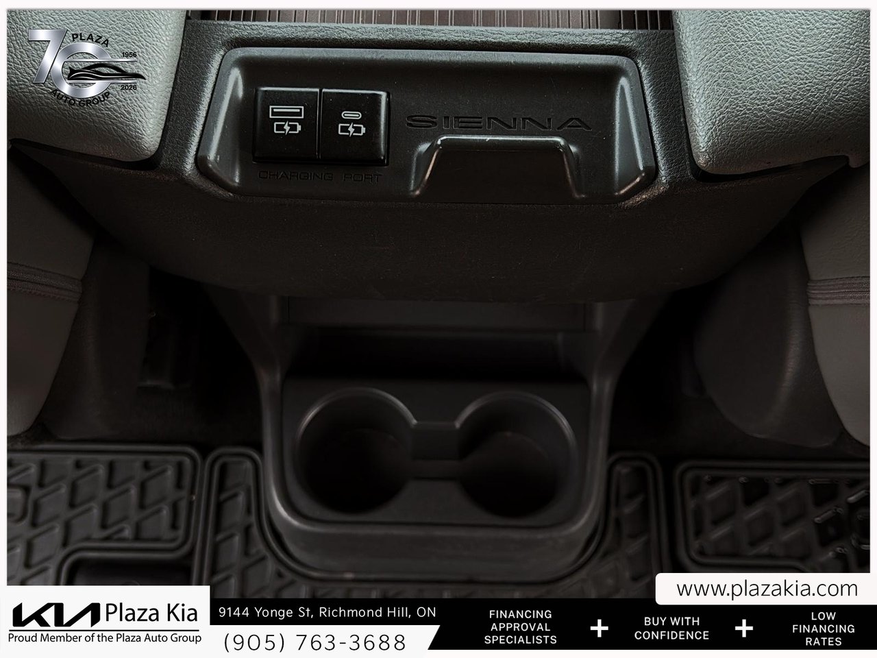 2021 Toyota Sienna XLE-17