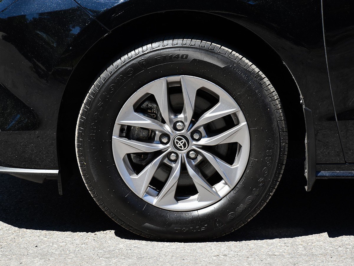 2025 Toyota Sienna LE-5