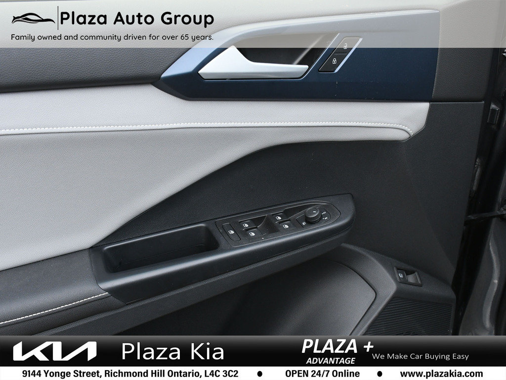 2024 Volkswagen Taos Comfortline Pano Roof|Carplay|Blind Spot Assist|Low Kms|