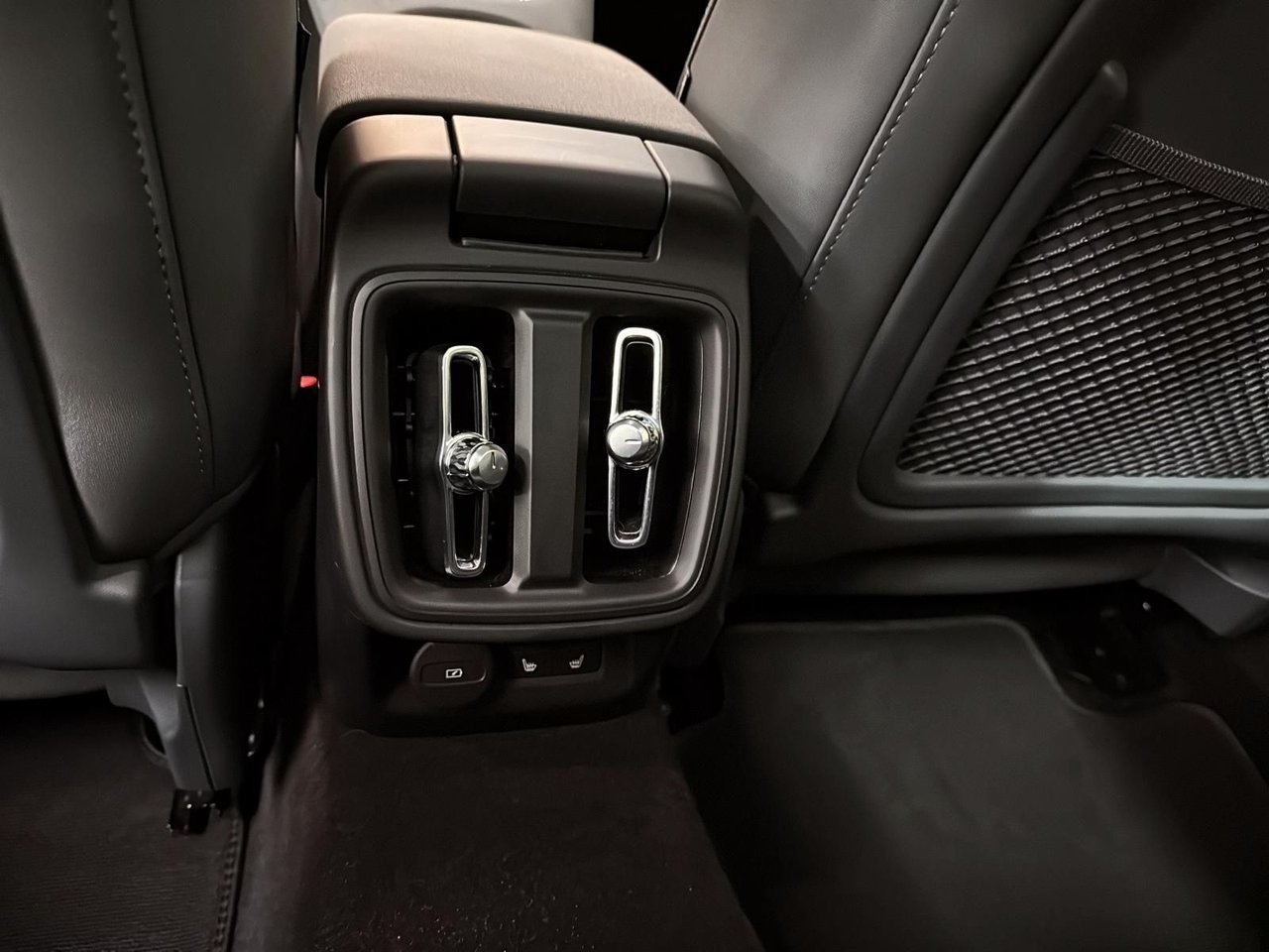 2024 Polestar 2-13