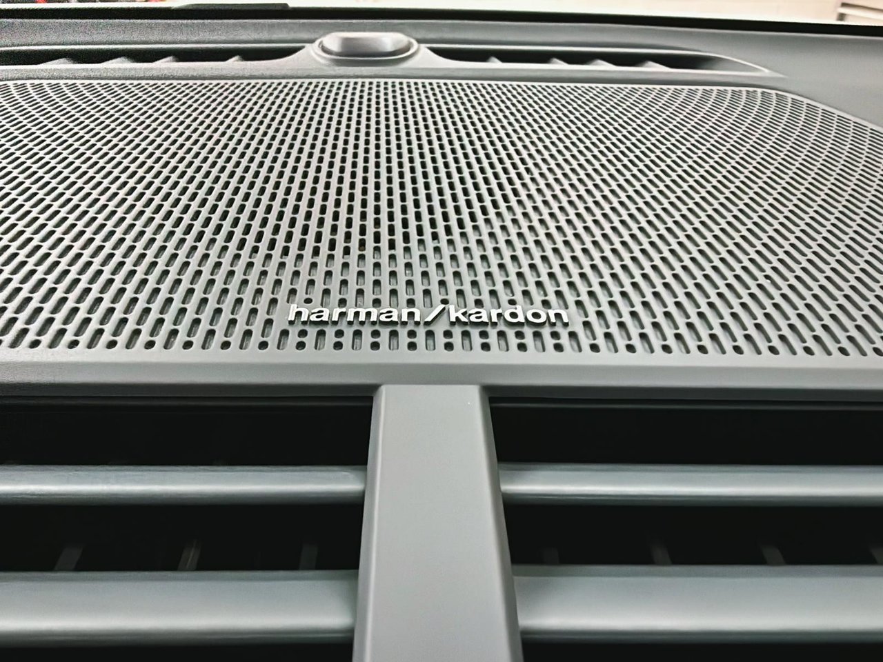 2025 Polestar 2-19